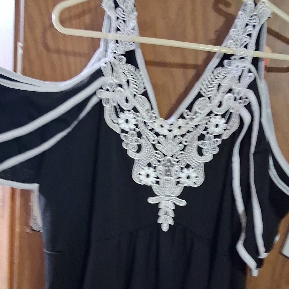 Suzi Chin for Maggy Boutique Black and White Blouse